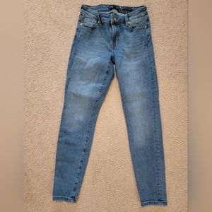 Kendall and Kylie Ultra Babe Skinny jeans